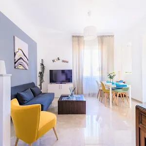Hostly - Colorhome Pisa Midtown - Unique 3 Rooms With 3 Private Bathrooms